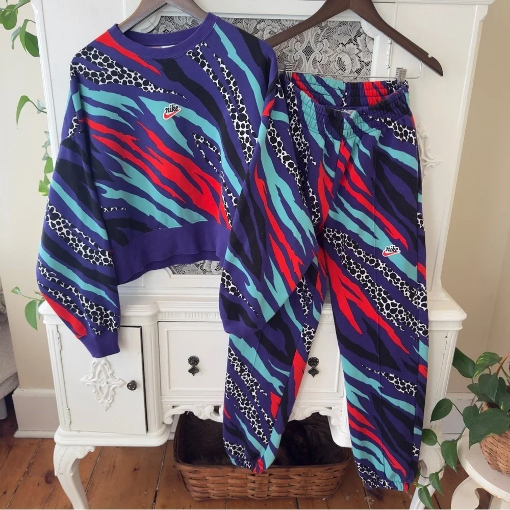 Nike  Airloom Retro Court Purple Print  Matching Sweatshirt & Sweatpants Set